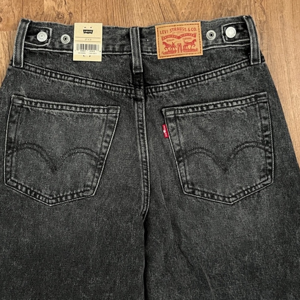 Levi's Women's Cinch Waist Barrel Jeans - Picture 10 of 15